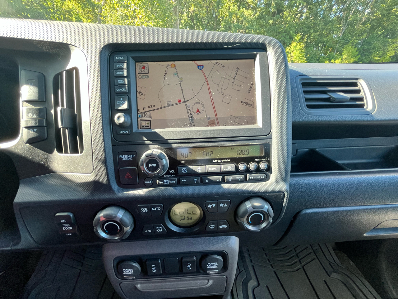 Honda Ridgeline RTL w/ Navigation 2011 Honda Ridgeline RTL w/ Navigation 2011