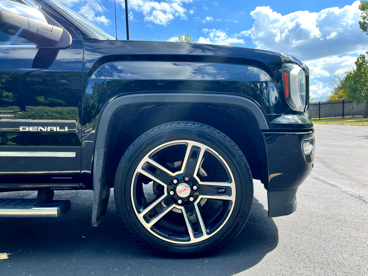 GMC Sierra 1500 Denali Crew Cab Long Box 4WD 2016 GMC Sierra 1500 Denali Crew Cab Long Box 4WD 2016