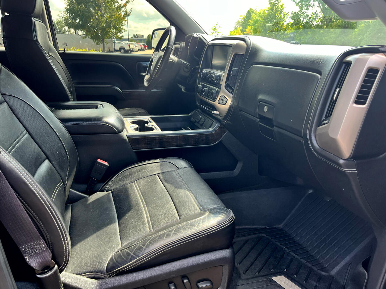 GMC Sierra 1500 Denali Crew Cab Long Box 4WD 2016 GMC Sierra 1500 Denali Crew Cab Long Box 4WD 2016