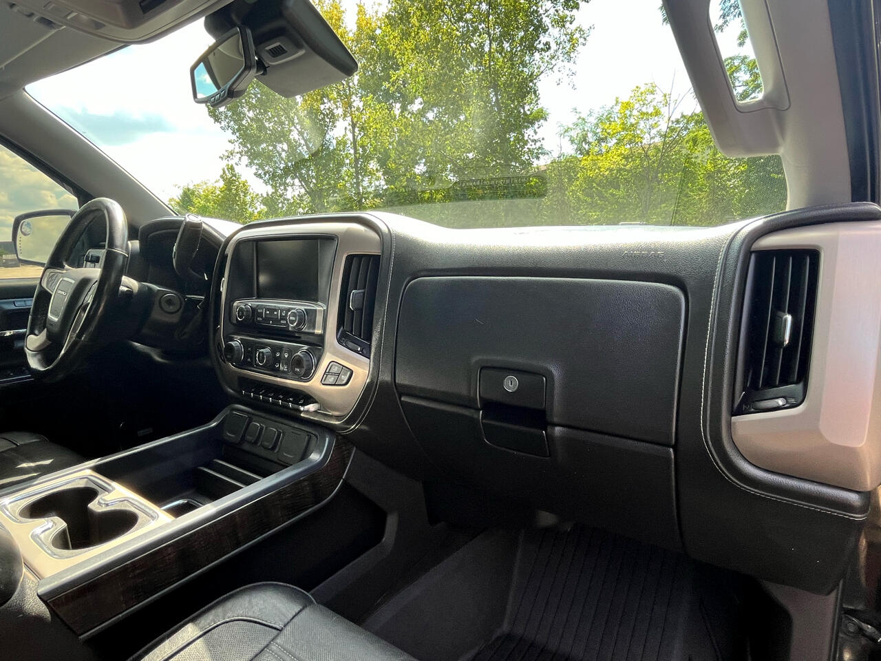 GMC Sierra 1500 Denali Crew Cab Long Box 4WD 2016 GMC Sierra 1500 Denali Crew Cab Long Box 4WD 2016