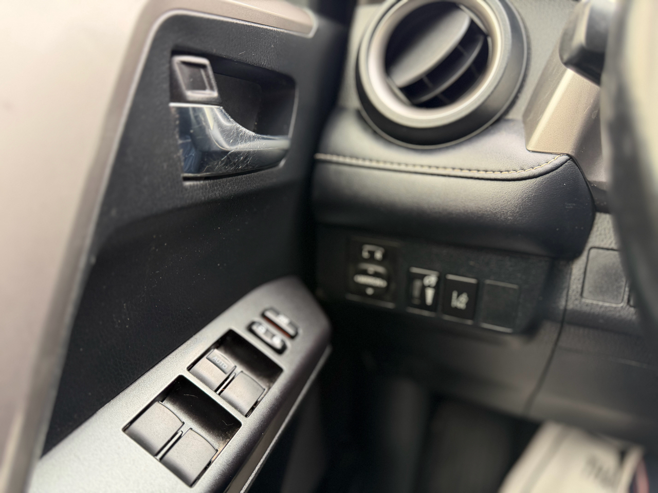 Toyota RAV4 XLE FWD 2018