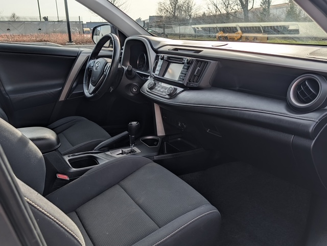 Toyota RAV4 XLE FWD 2016