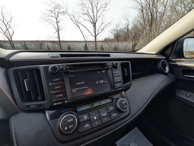 Toyota RAV4 XLE FWD 2016