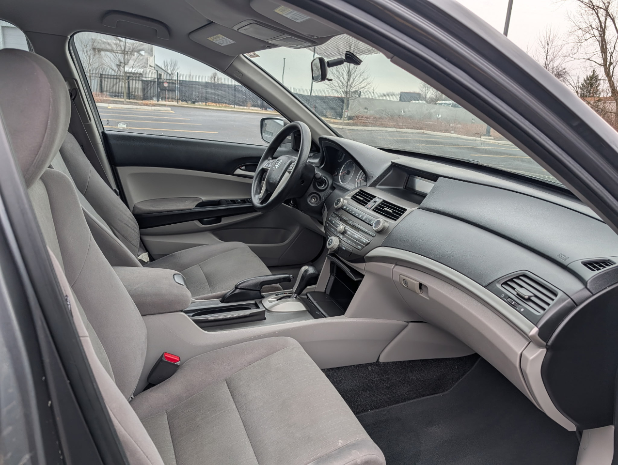 Honda Accord LX sedan AT 2012