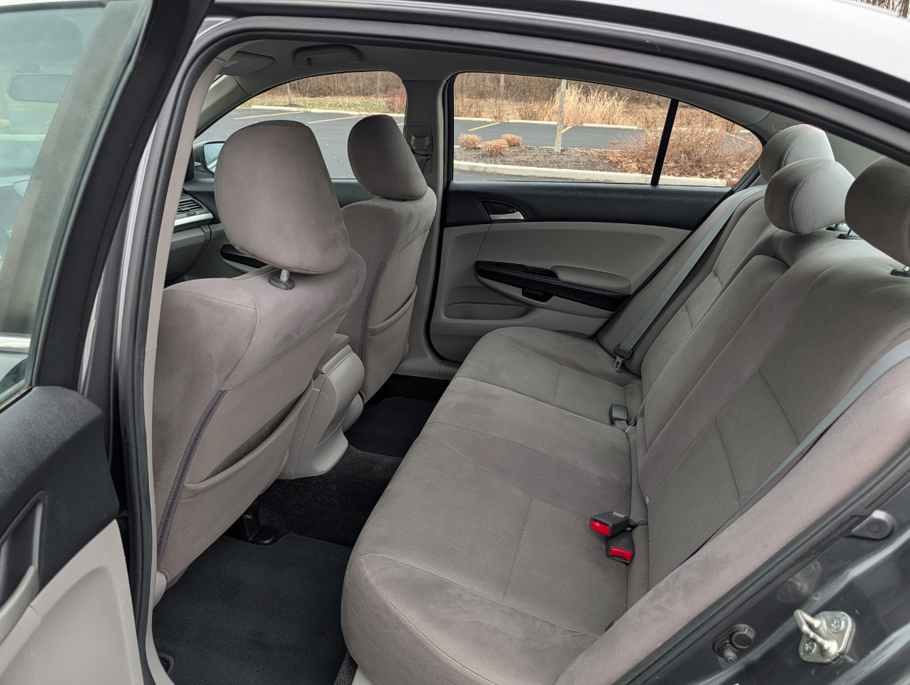 Honda Accord LX sedan AT 2012