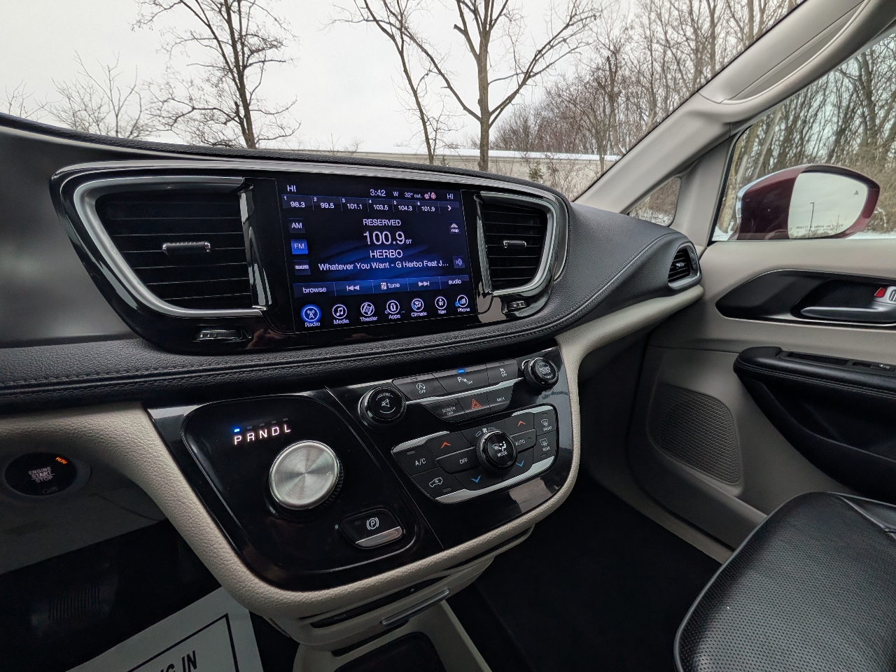 Chrysler Pacifica Limited 2017