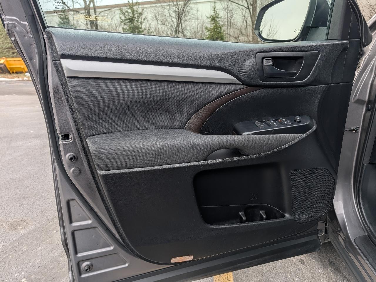 Toyota Highlander LE FWD I4 2017