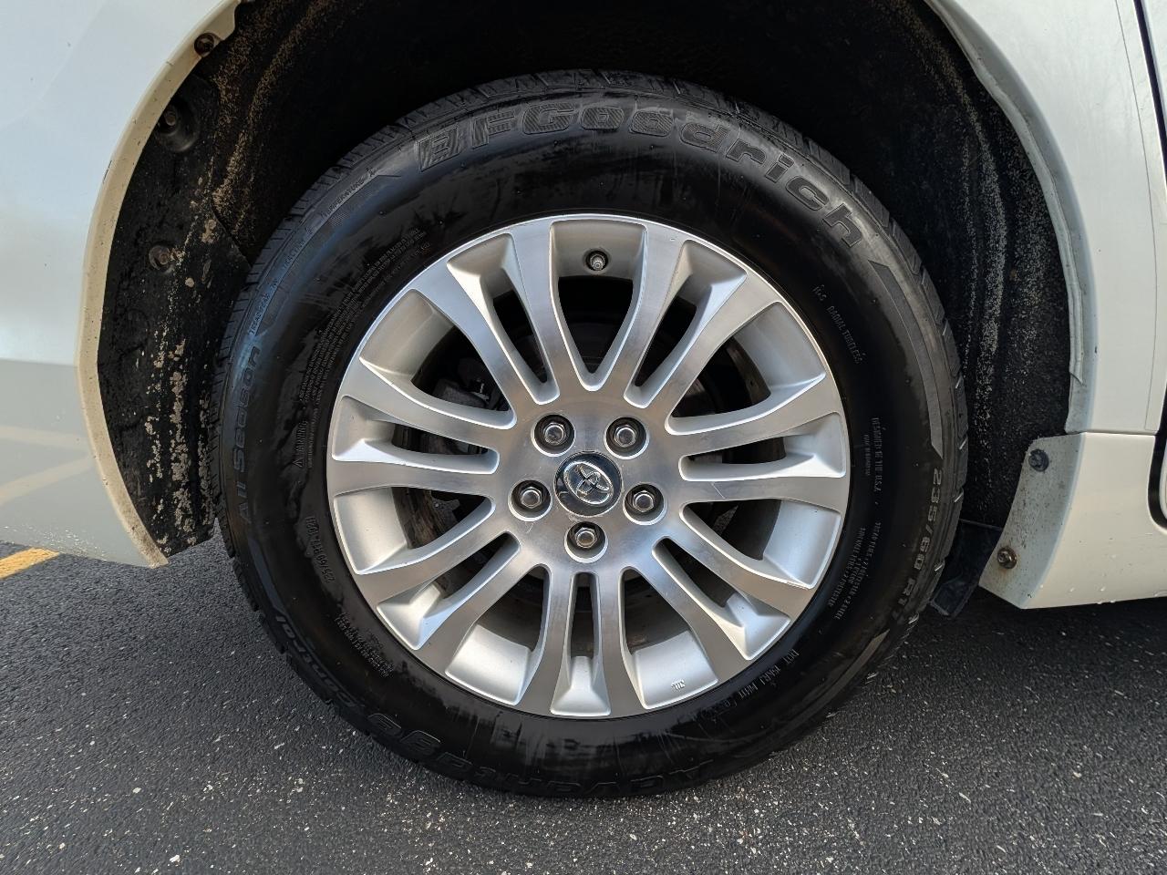 Toyota Sienna XLE 8-Passenger 2017