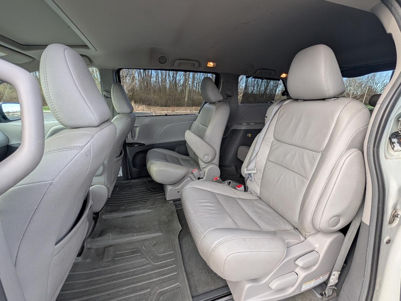 Toyota Sienna XLE 8-Passenger 2017