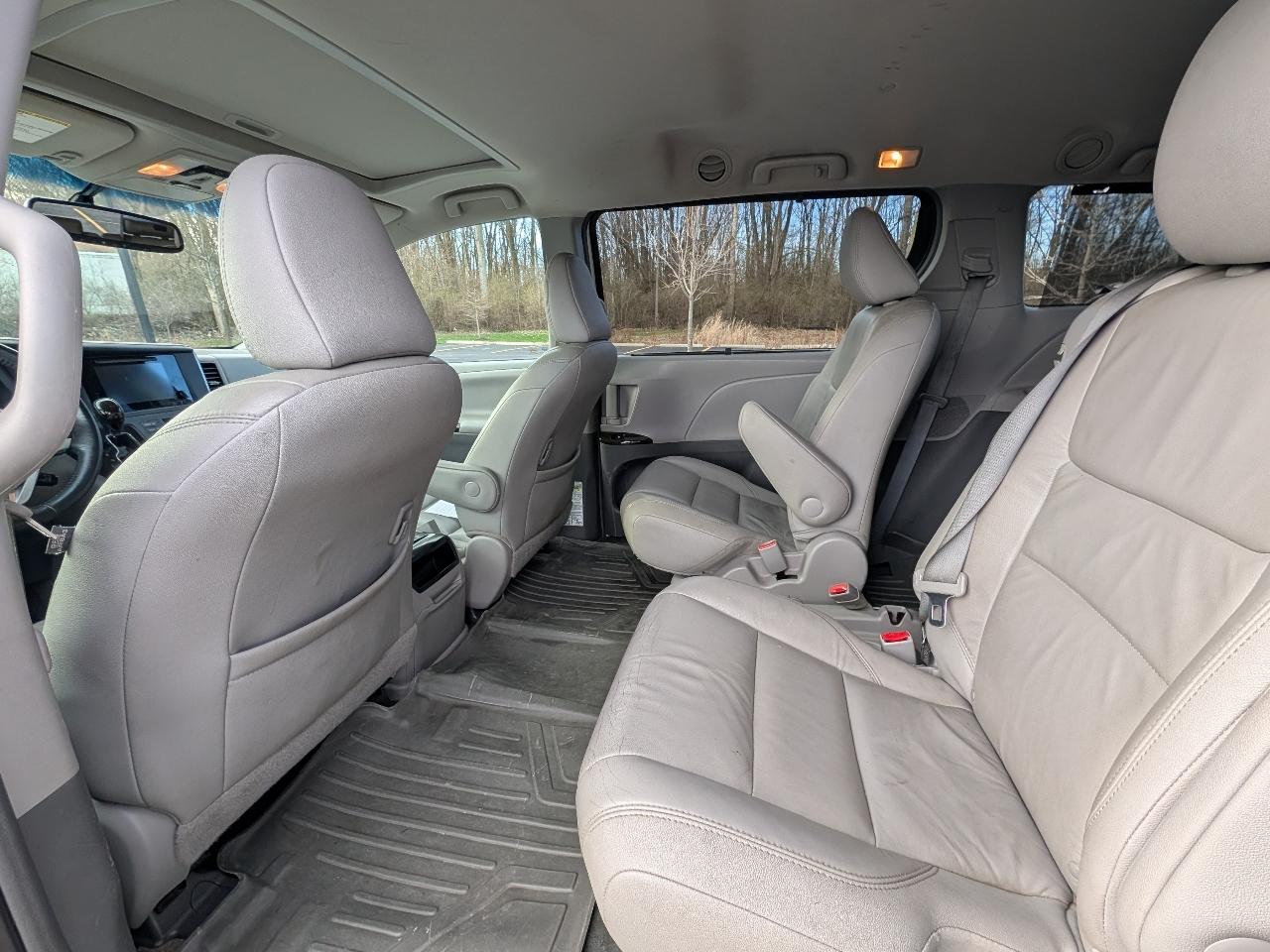 Toyota Sienna XLE 8-Passenger 2017