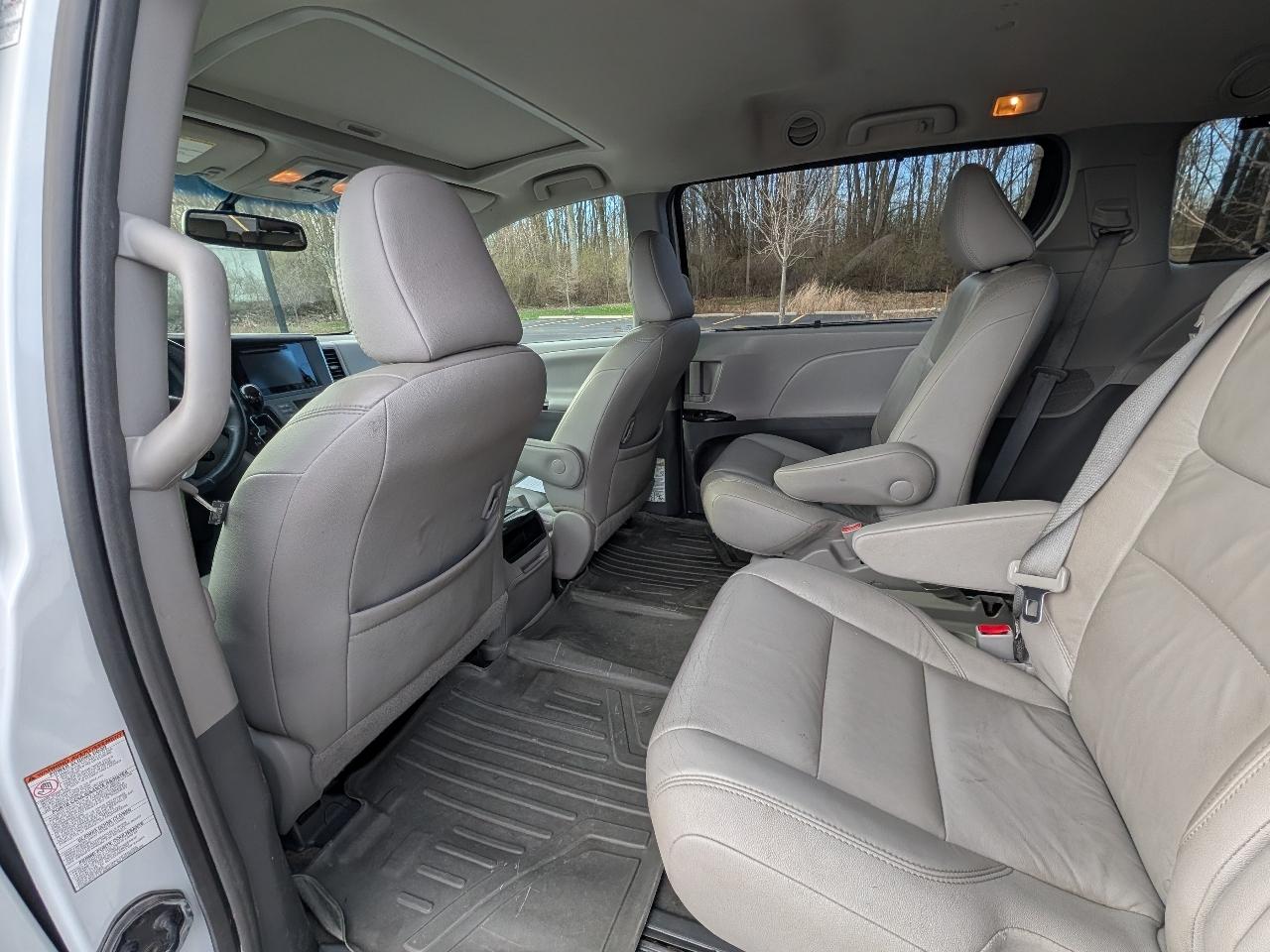 Toyota Sienna XLE 8-Passenger 2017