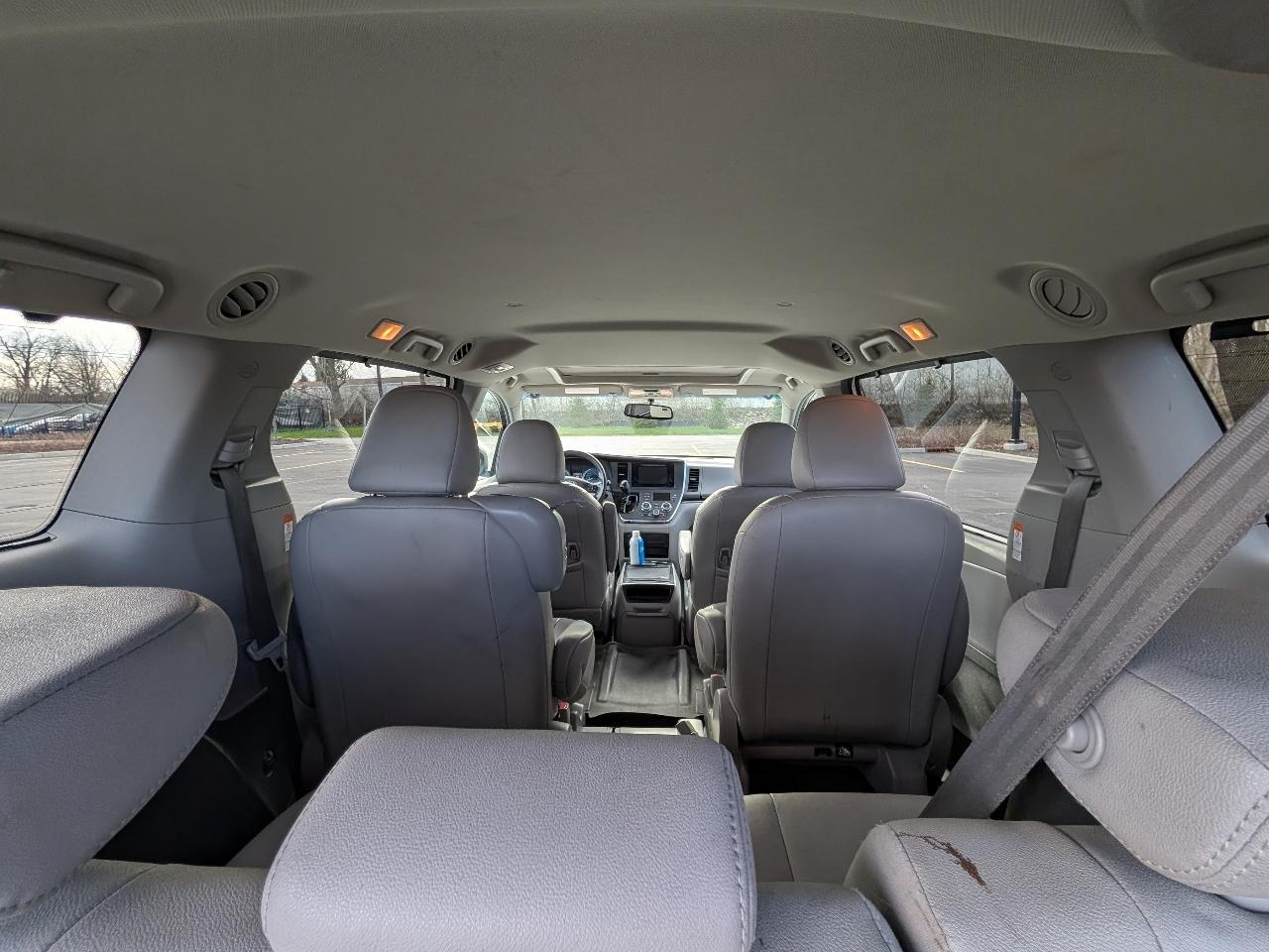 Toyota Sienna XLE 8-Passenger 2017