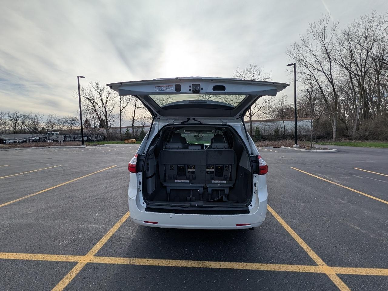 Toyota Sienna XLE 8-Passenger 2017