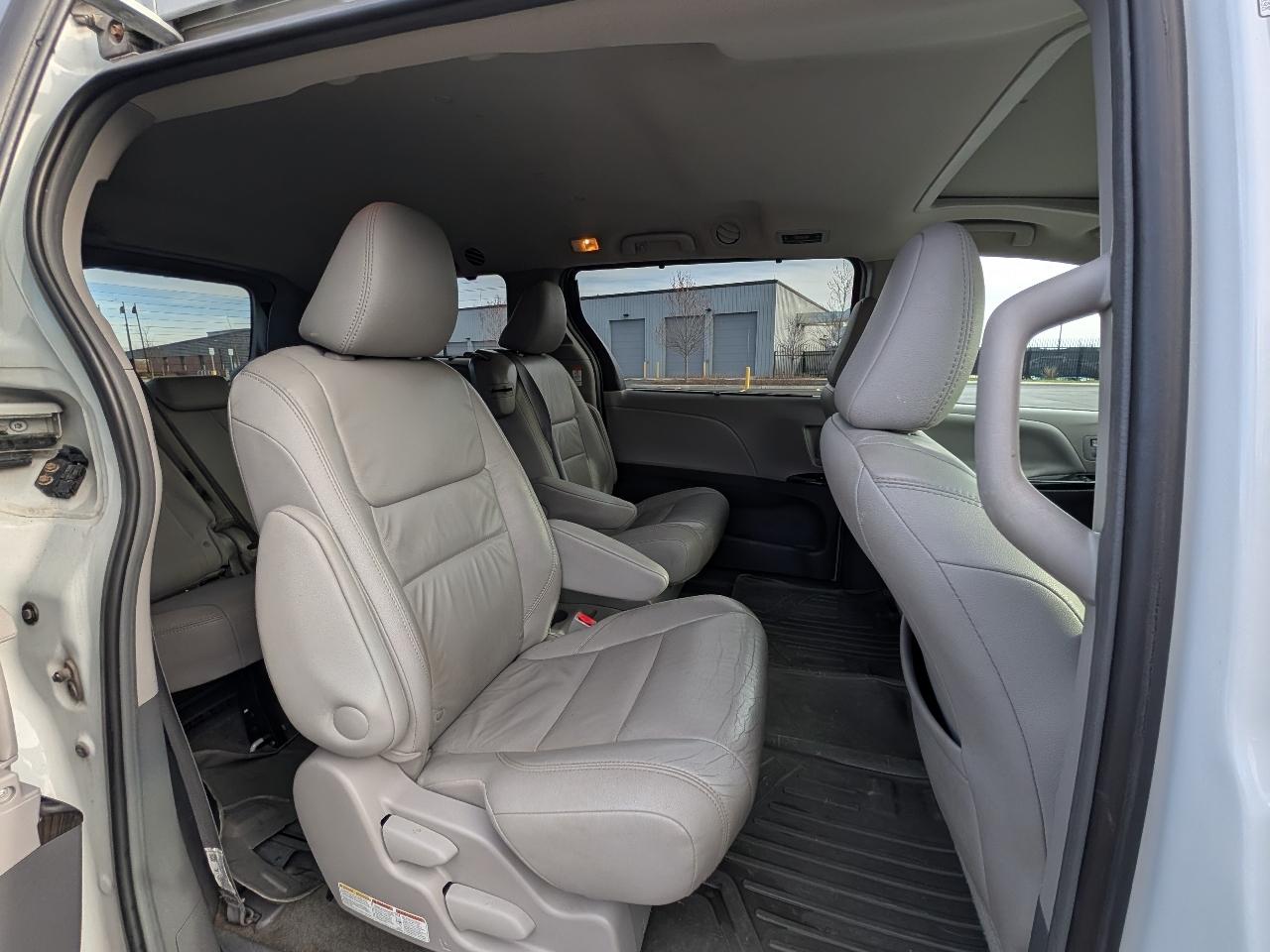 Toyota Sienna XLE 8-Passenger 2017