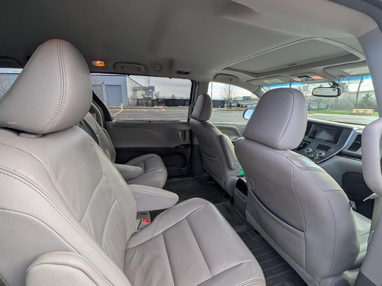 Toyota Sienna XLE 8-Passenger 2017