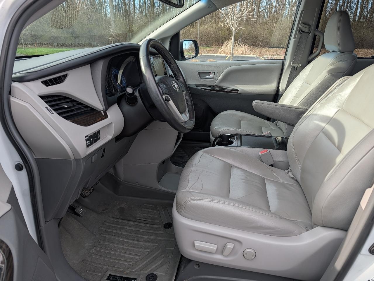 Toyota Sienna XLE 8-Passenger 2017