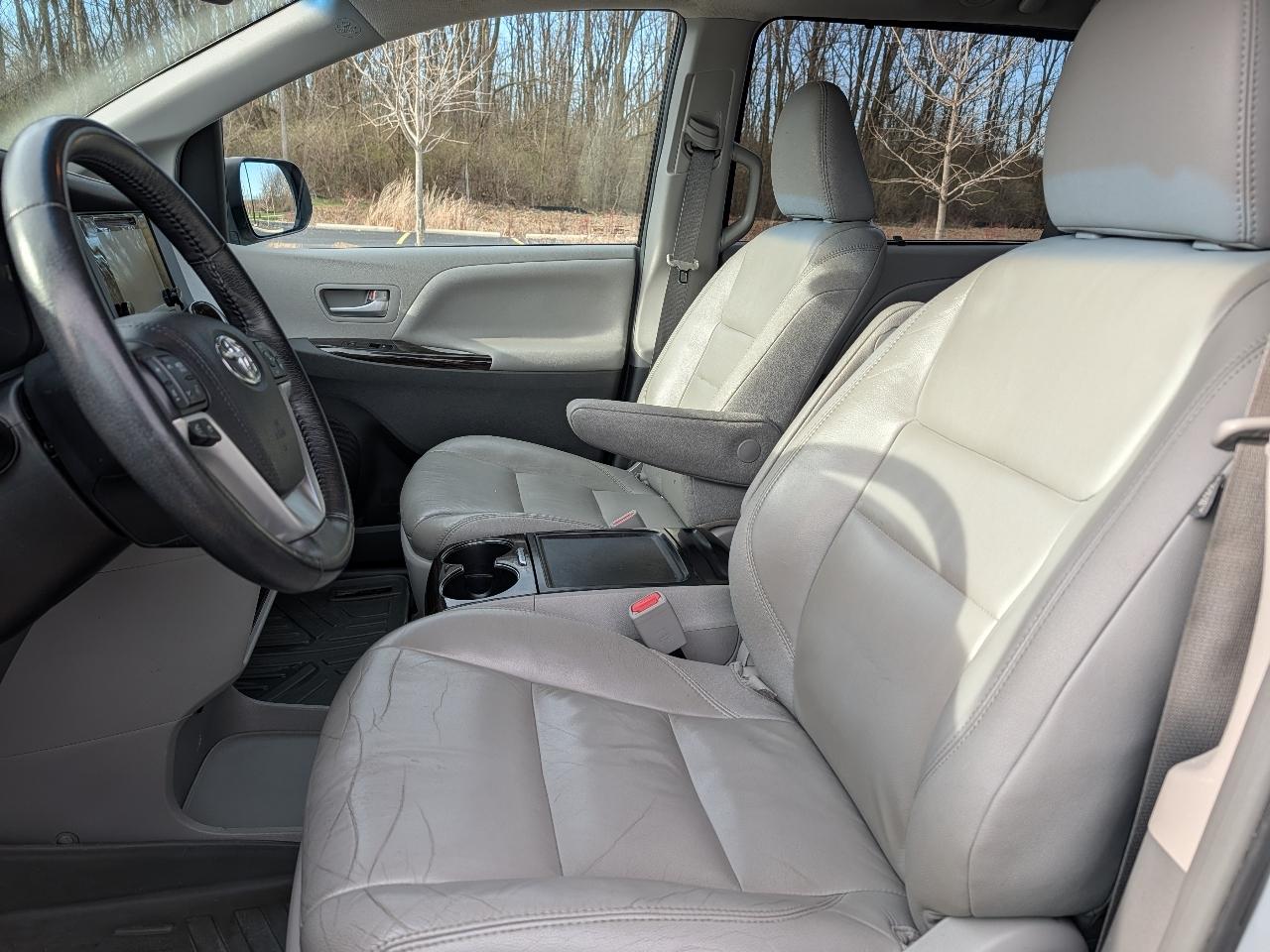Toyota Sienna XLE 8-Passenger 2017