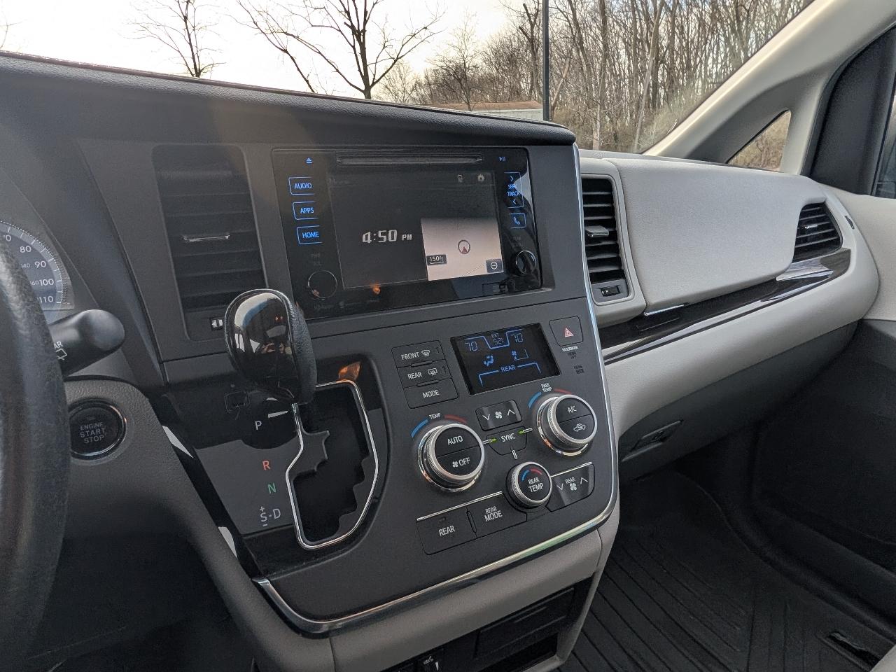 Toyota Sienna XLE 8-Passenger 2017
