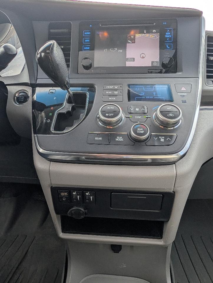 Toyota Sienna XLE 8-Passenger 2017