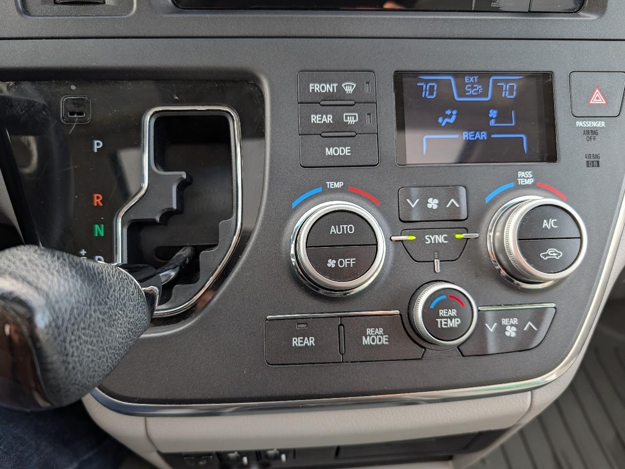 Toyota Sienna XLE 8-Passenger 2017