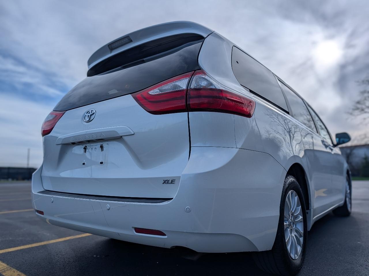 Toyota Sienna XLE 8-Passenger 2017