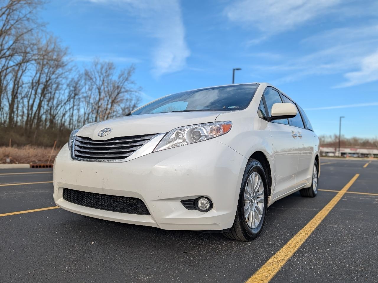 Toyota Sienna XLE 8-Passenger 2017