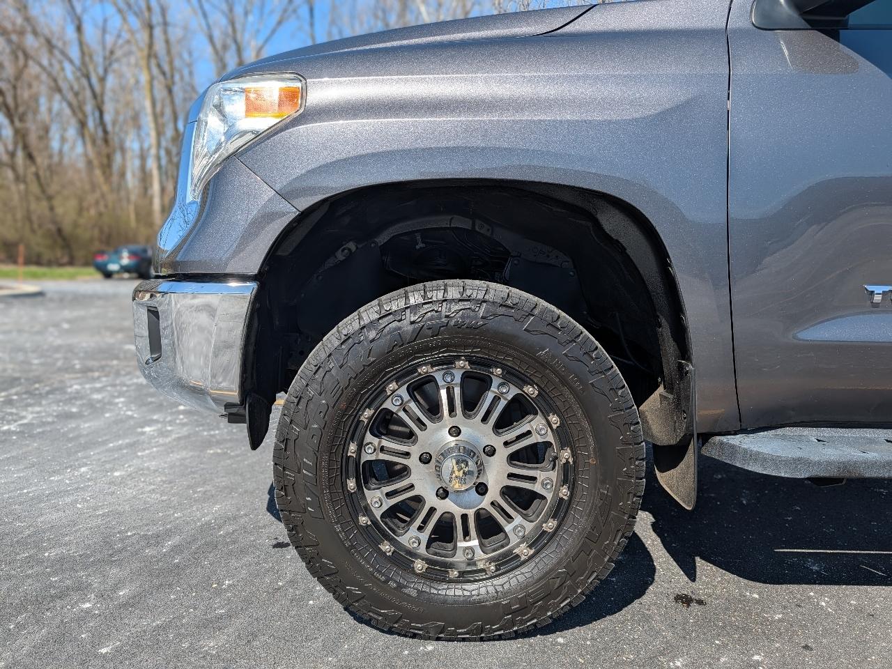 Toyota Tundra SR5 4.6L V8 Double Cab 4WD 2016