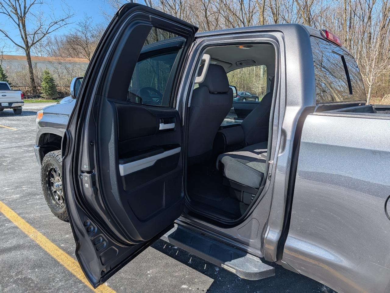 Toyota Tundra SR5 4.6L V8 Double Cab 4WD 2016