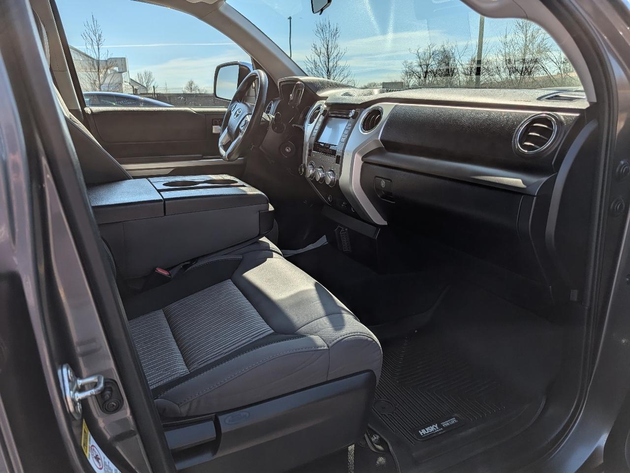 Toyota Tundra SR5 4.6L V8 Double Cab 4WD 2016