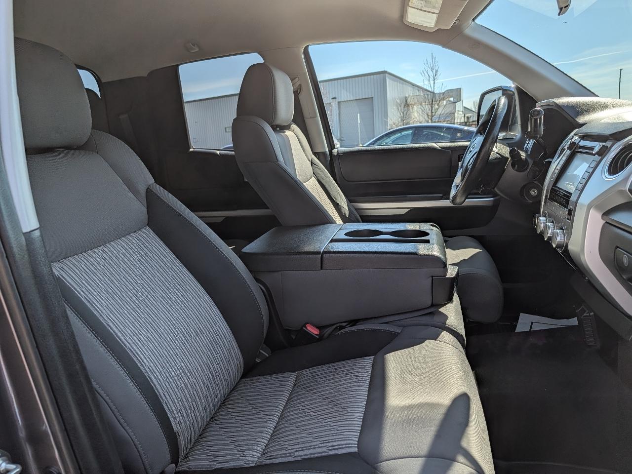 Toyota Tundra SR5 4.6L V8 Double Cab 4WD 2016