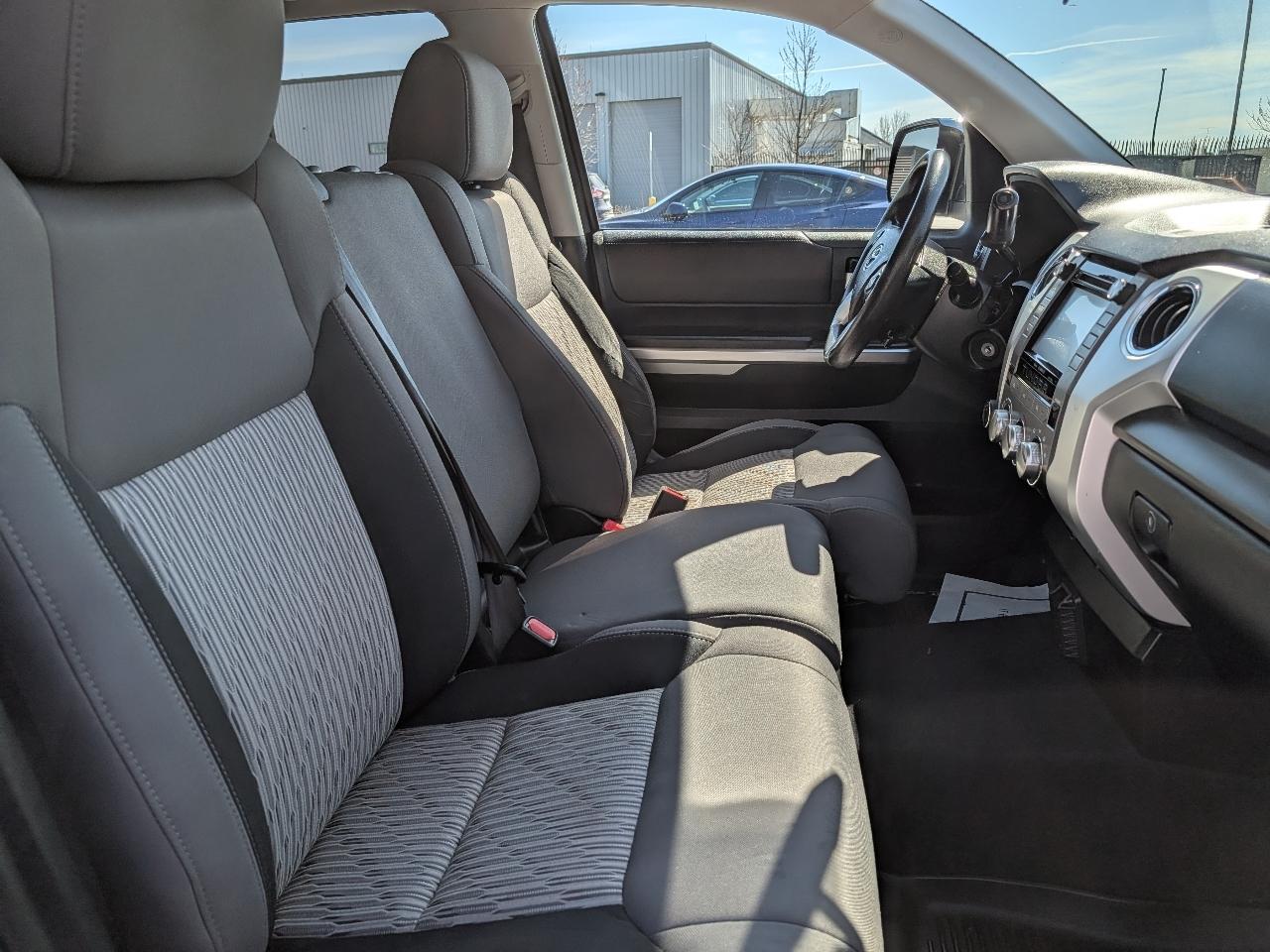 Toyota Tundra SR5 4.6L V8 Double Cab 4WD 2016