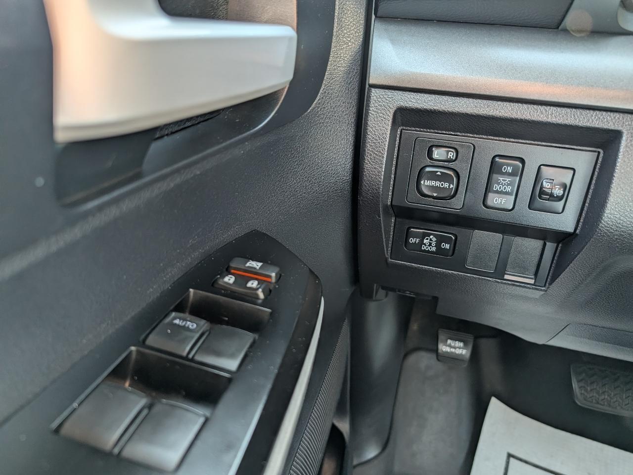 Toyota Tundra SR5 4.6L V8 Double Cab 4WD 2016