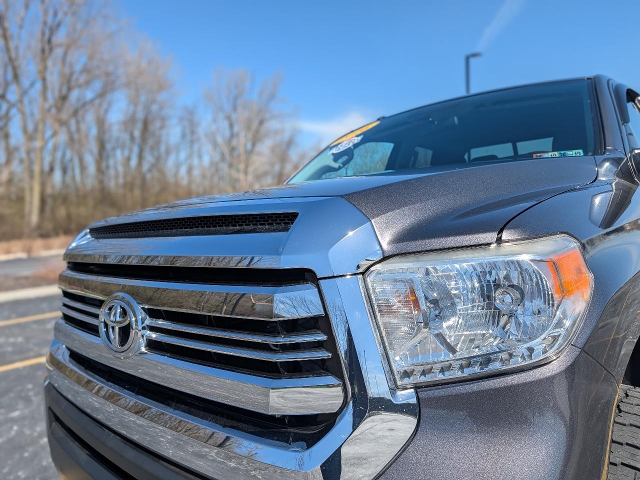 Toyota Tundra SR5 4.6L V8 Double Cab 4WD 2016