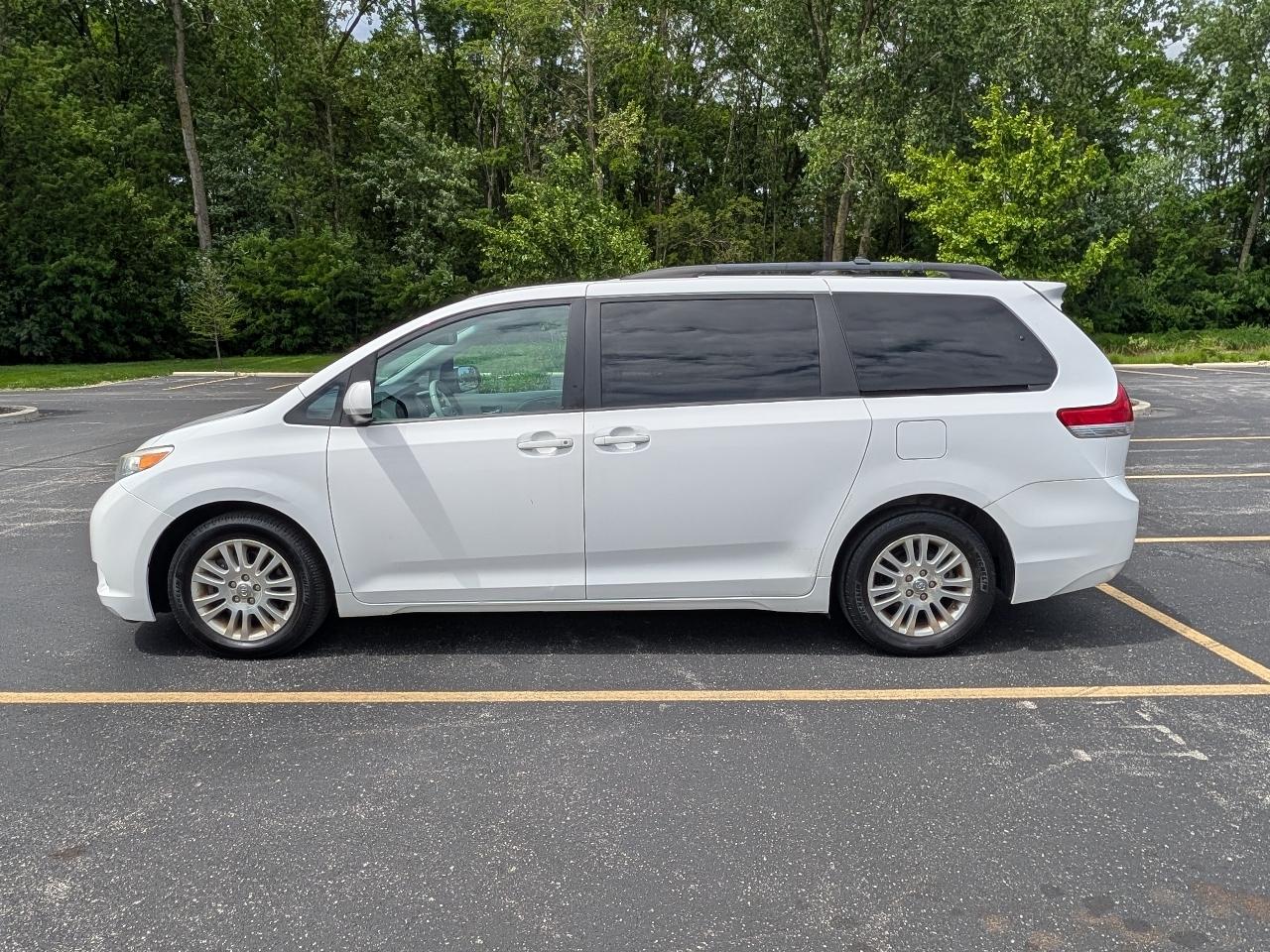 Toyota Sienna XLE FWD 8-Passenger V6 2013