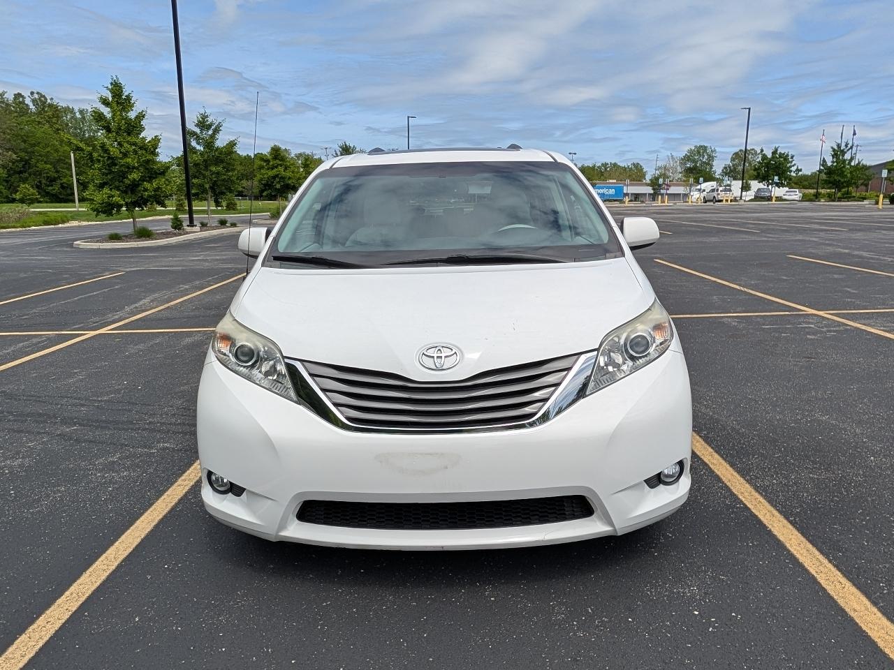 Toyota Sienna XLE FWD 8-Passenger V6 2013