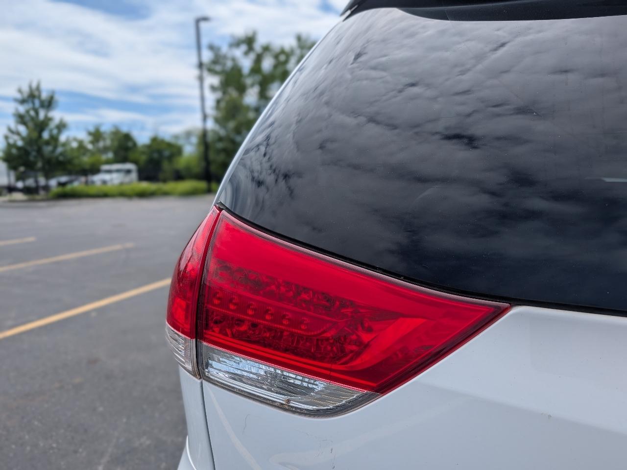 Toyota Sienna XLE FWD 8-Passenger V6 2013