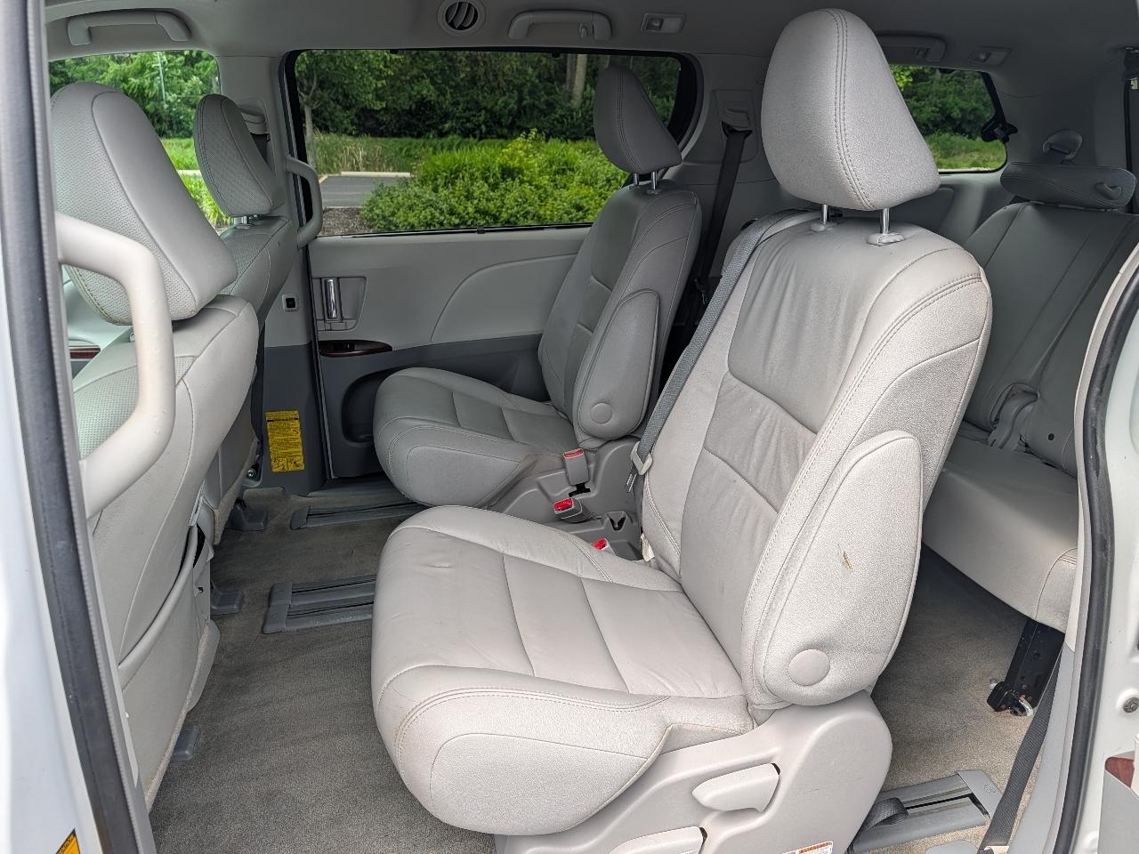 Toyota Sienna XLE FWD 8-Passenger V6 2013