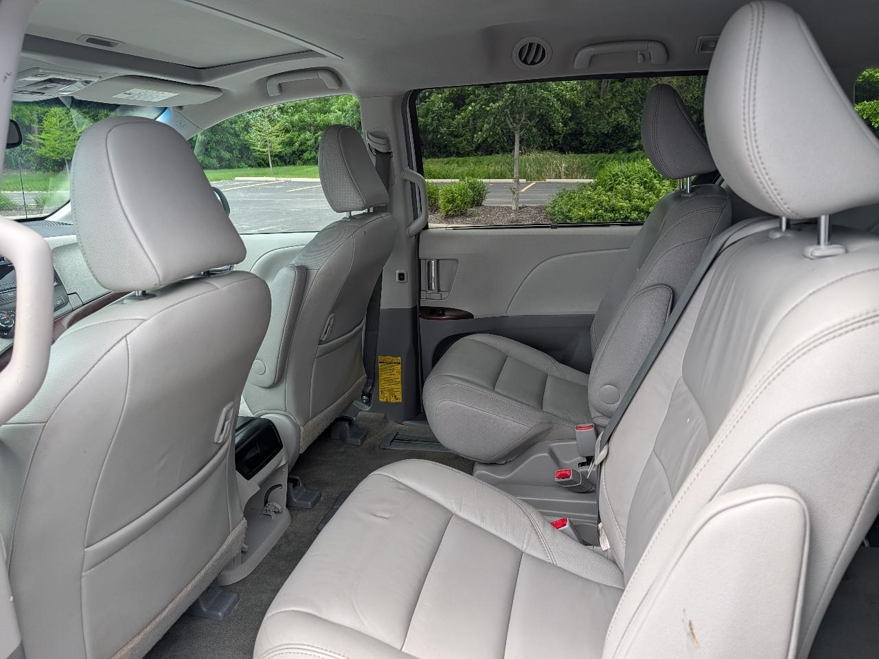 Toyota Sienna XLE FWD 8-Passenger V6 2013
