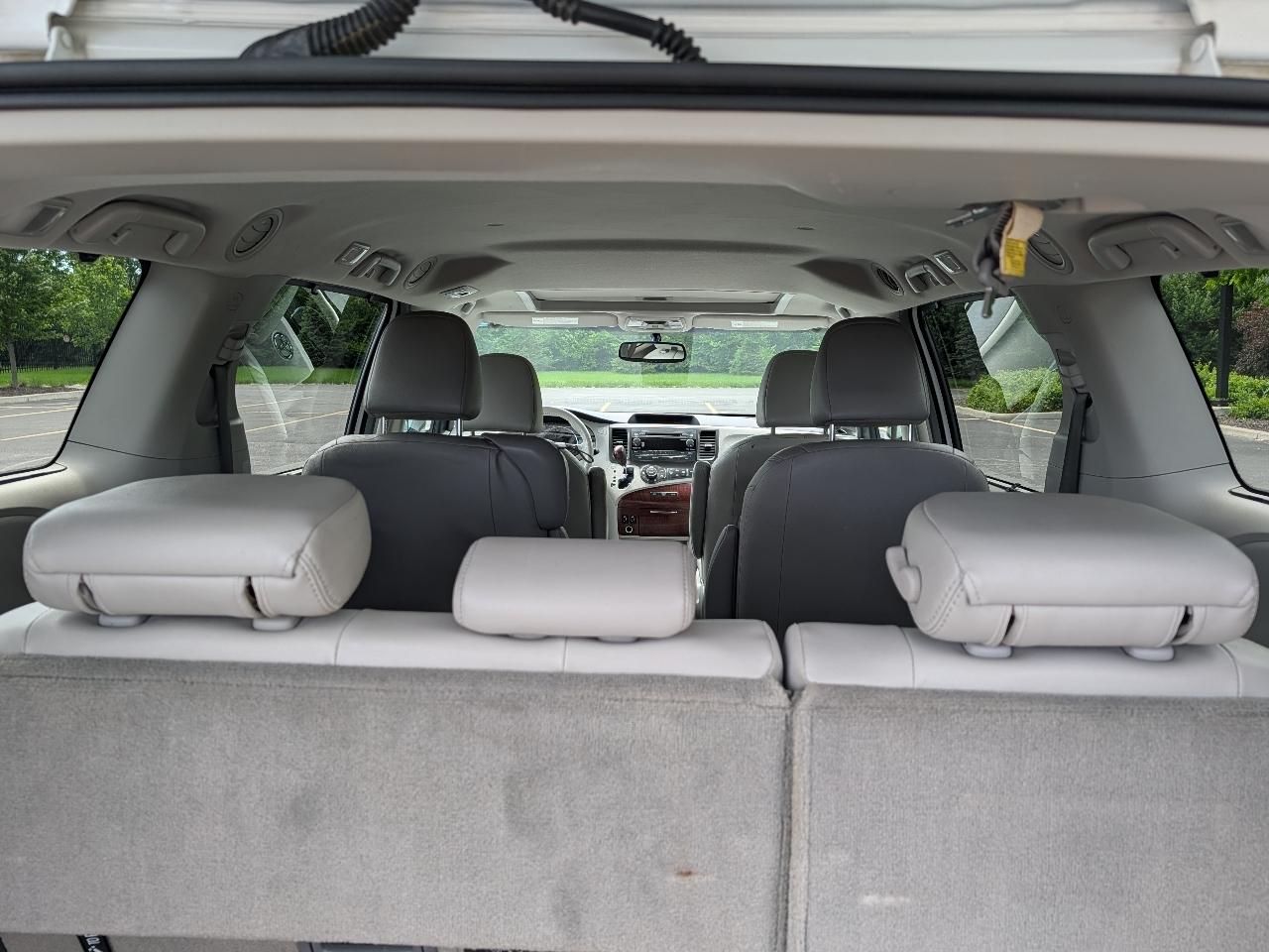 Toyota Sienna XLE FWD 8-Passenger V6 2013