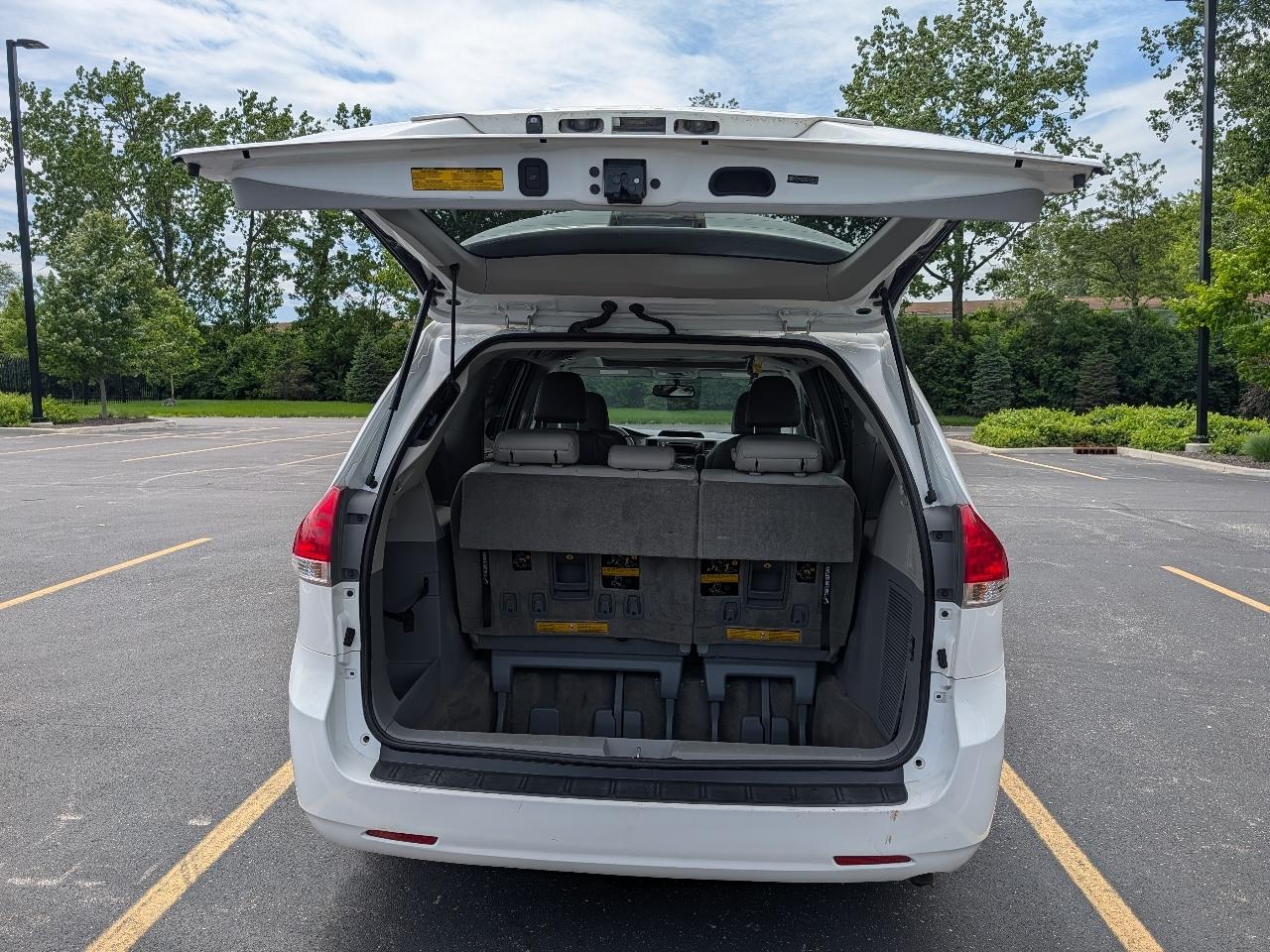Toyota Sienna XLE FWD 8-Passenger V6 2013