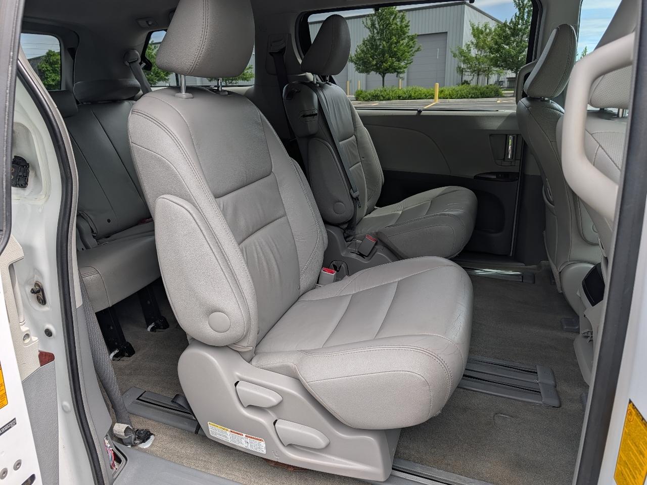 Toyota Sienna XLE FWD 8-Passenger V6 2013