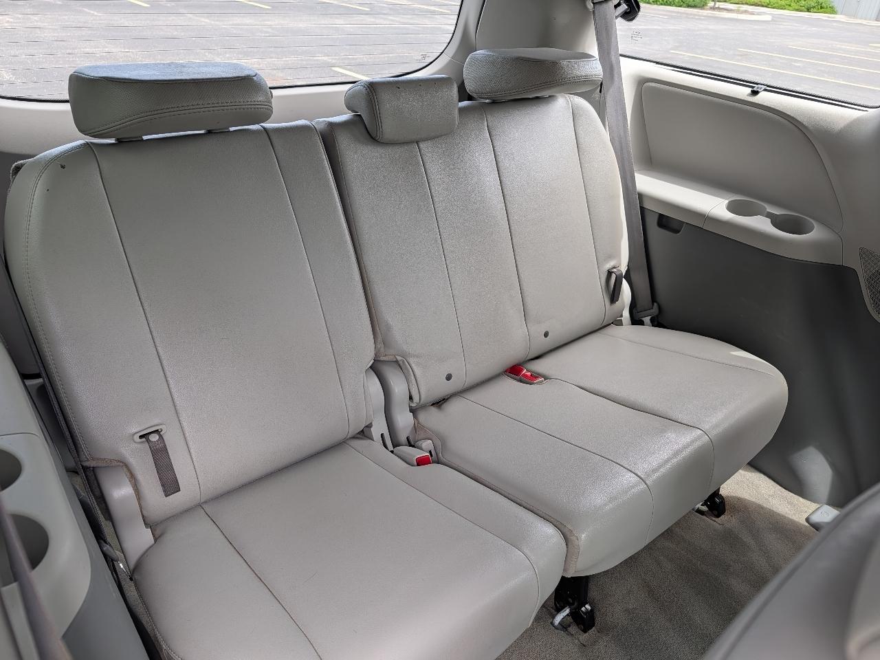 Toyota Sienna XLE FWD 8-Passenger V6 2013