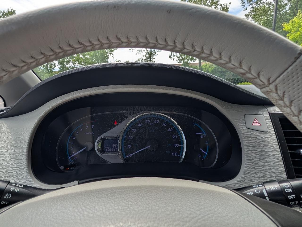 Toyota Sienna XLE FWD 8-Passenger V6 2013