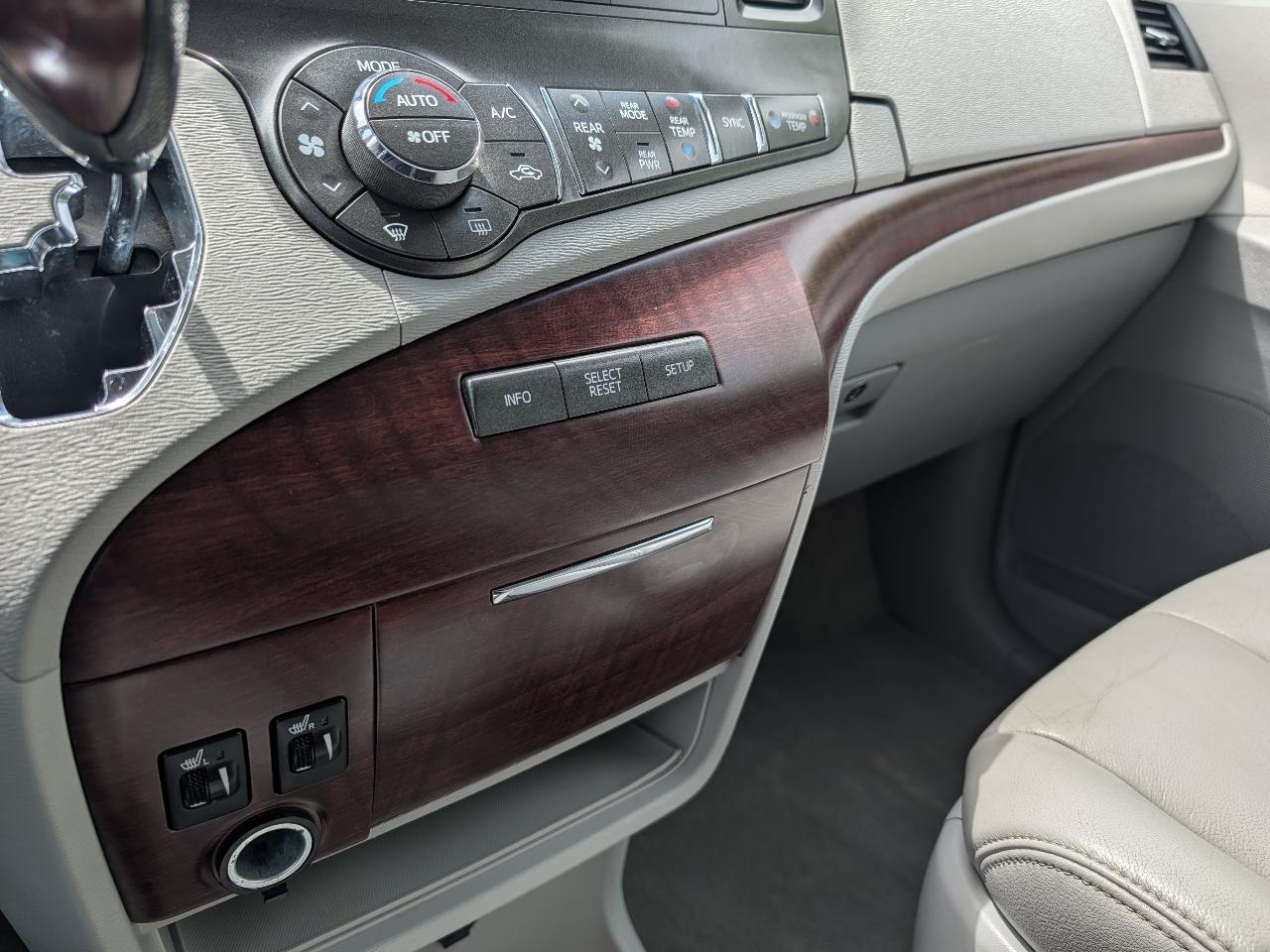 Toyota Sienna XLE FWD 8-Passenger V6 2013