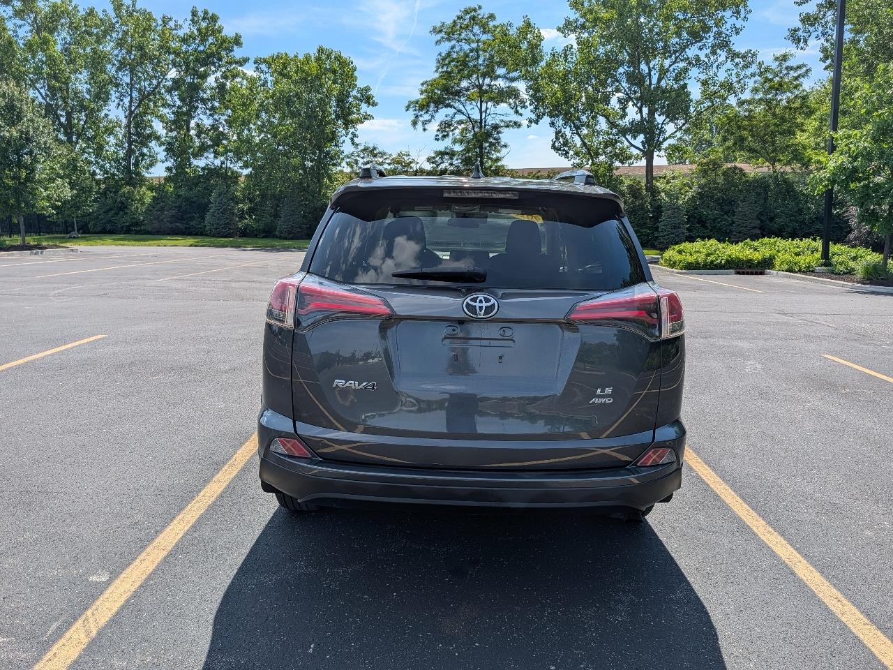 Toyota RAV4 LE AWD 2018
