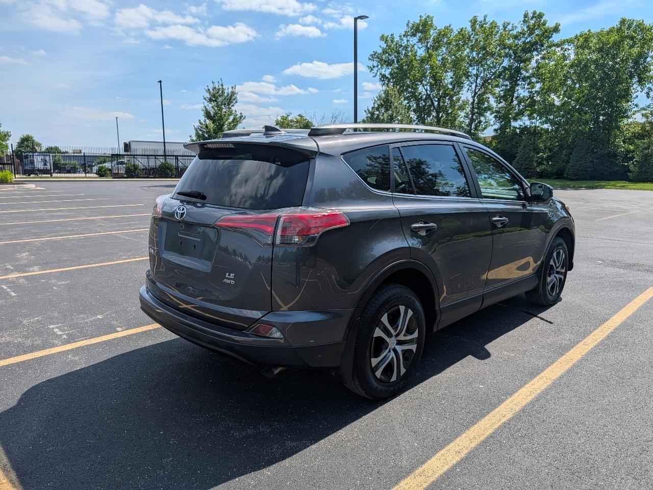 Toyota RAV4 LE AWD 2018