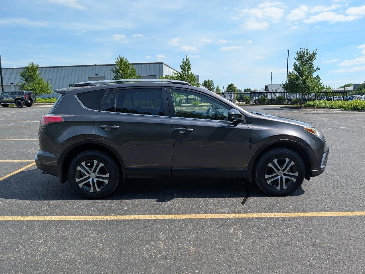Toyota RAV4 LE AWD 2018