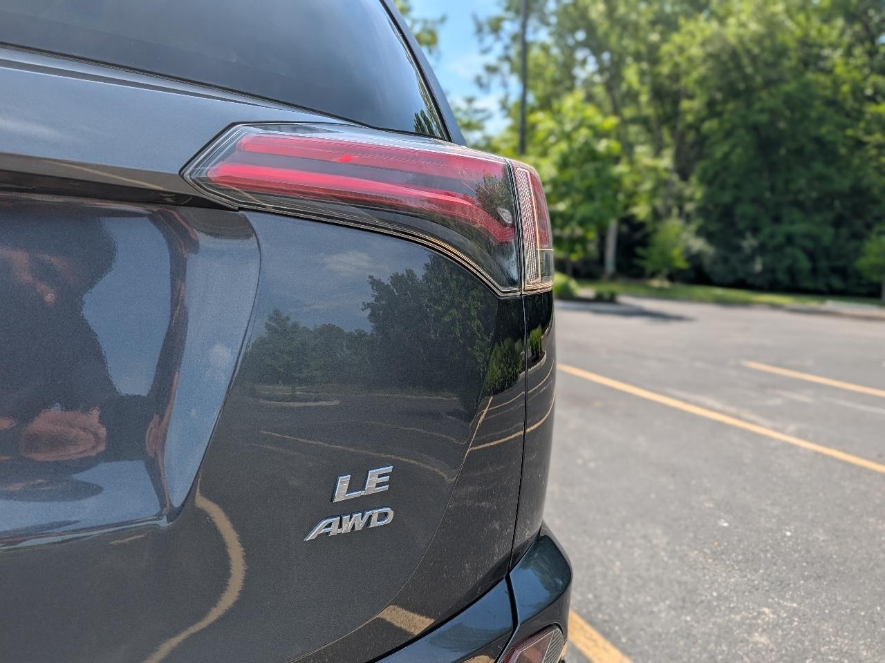 Toyota RAV4 LE AWD 2018