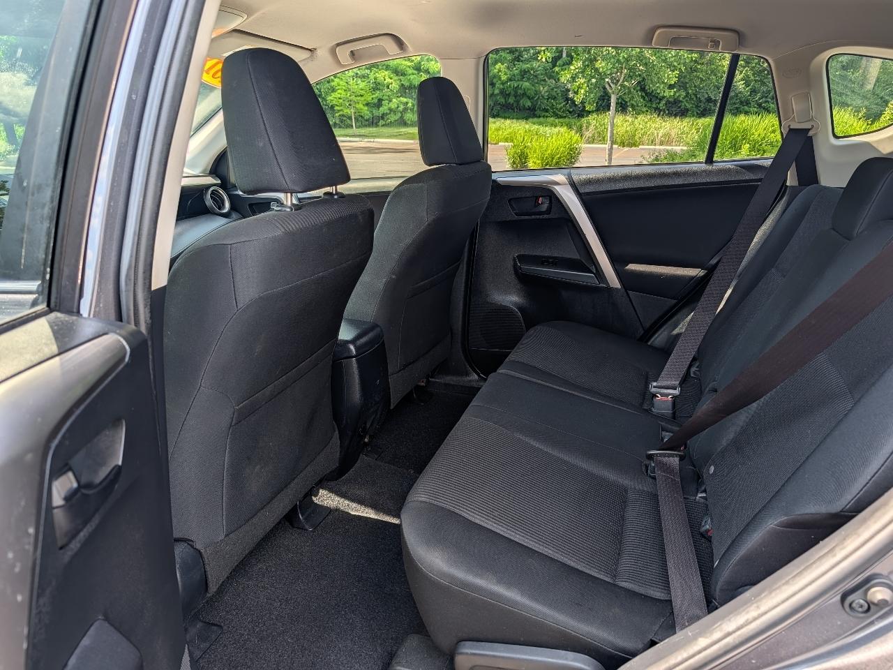 Toyota RAV4 LE AWD 2018