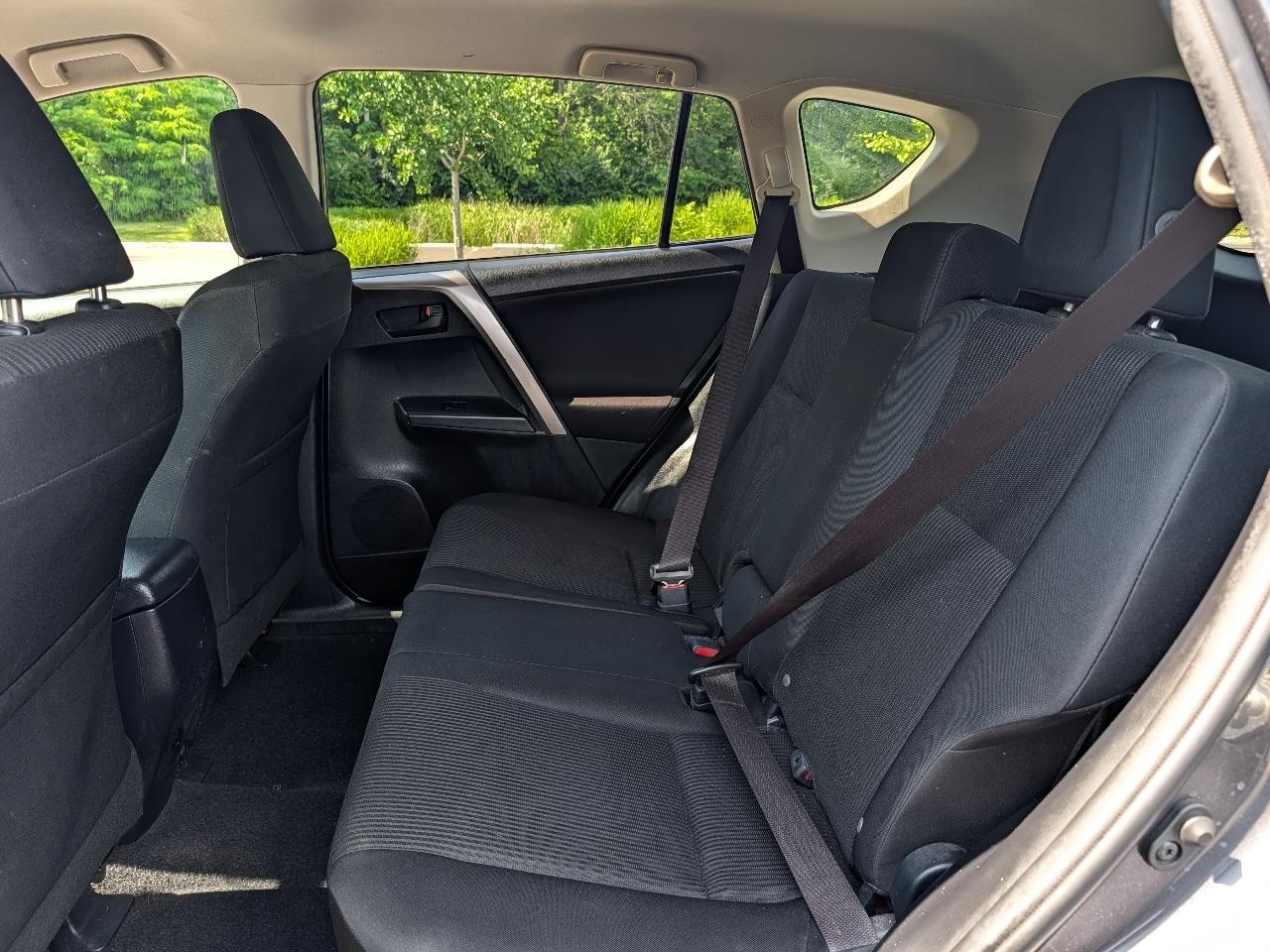Toyota RAV4 LE AWD 2018